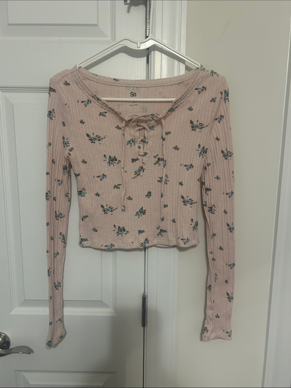 SO Light Pink Floral Lace-Up Ribbed Long Sleeve Top size Small Juniors